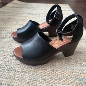 B.o.c. Galiana Heeled Sandal